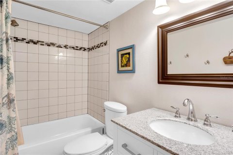 Condo in Winter Springs, Florida, 4 bedrooms № 2097997 - photo 22