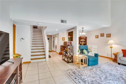 Condo in Winter Springs, Florida, 4 bedrooms № 2097997 - photo 9