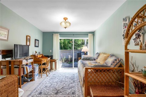 Condo in Winter Springs, Florida, 4 bedrooms № 2097997 - photo 14