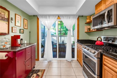 Condo in Winter Springs, Florida, 4 bedrooms № 2097997 - photo 2