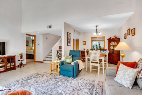 Condo in Winter Springs, Florida, 4 bedrooms № 2097997 - photo 6