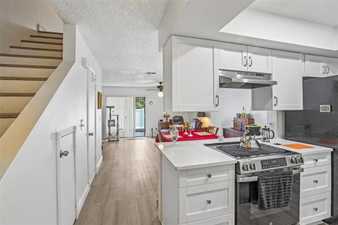 Купить таунхаус в Тампа, Флорида 10 комнат, 96.34м2, № 2215000 - фото 3