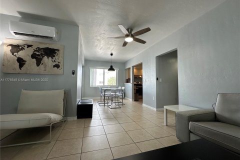 Condo in Hallandale Beach, Florida, 2 bedrooms  № 1728071 - photo 6