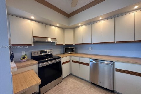 Condo in Hallandale Beach, Florida, 2 bedrooms  № 1728071 - photo 2