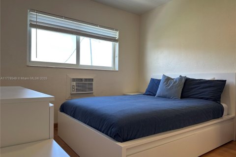 Condo in Hallandale Beach, Florida, 2 bedrooms  № 1728071 - photo 11