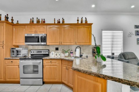 House in Cutler Bay, Florida 3 bedrooms, 137.5 sq.m. № 2382830 - photo 6