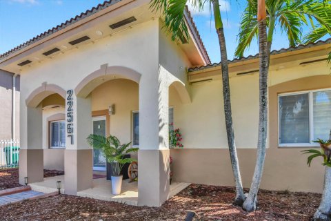 House in Cutler Bay, Florida 3 bedrooms, 137.5 sq.m. № 2382830 - photo 21