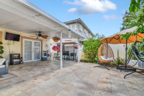 House in Cutler Bay, Florida 3 bedrooms, 137.5 sq.m. № 2382830 - photo 24