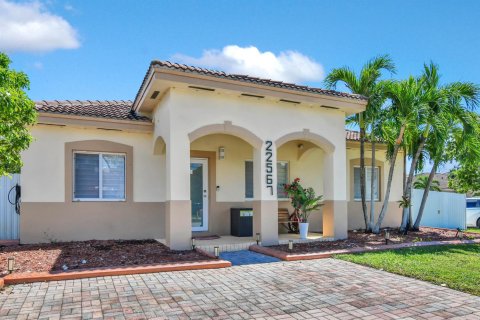House in Cutler Bay, Florida 3 bedrooms, 137.5 sq.m. № 2382830 - photo 19