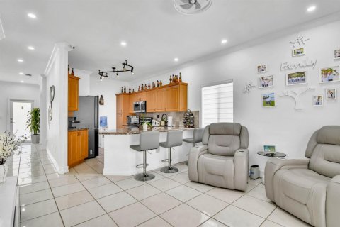 House in Cutler Bay, Florida 3 bedrooms, 137.5 sq.m. № 2382830 - photo 7