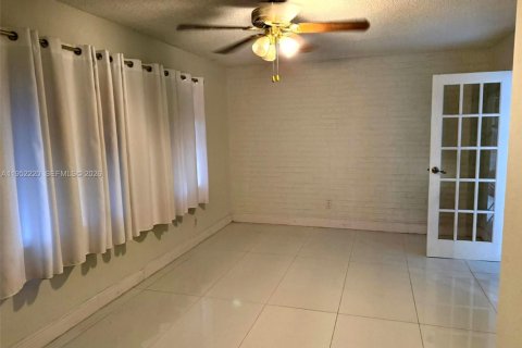 Villa ou maison à vendre à Pembroke Pines, Floride: 3 chambres, 167.5 m2 № 2006582 - photo 19