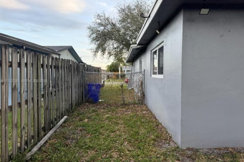 Villa ou maison à vendre à Pembroke Pines, Floride: 3 chambres, 167.5 m2 № 2006582 - photo 27