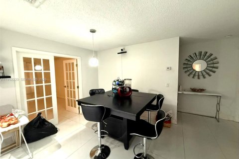 Villa ou maison à vendre à Pembroke Pines, Floride: 3 chambres, 167.5 m2 № 2006582 - photo 14