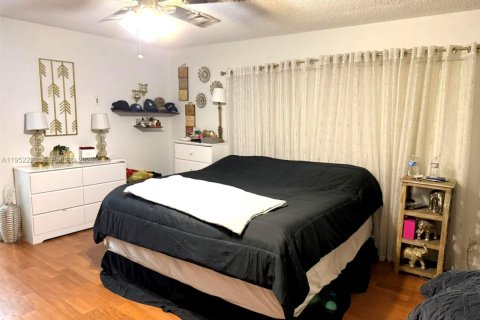 Villa ou maison à vendre à Pembroke Pines, Floride: 3 chambres, 167.5 m2 № 2006582 - photo 17