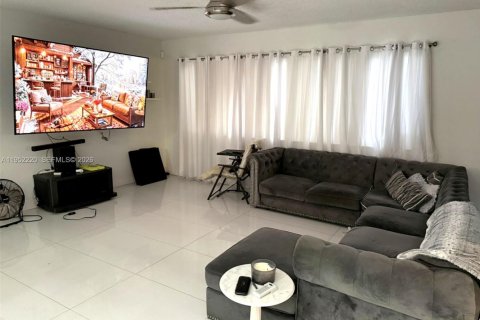 Villa ou maison à vendre à Pembroke Pines, Floride: 3 chambres, 167.5 m2 № 2006582 - photo 16