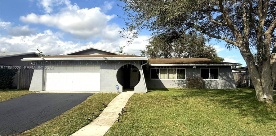 Casa en Pembroke Pines, Florida 3 dormitorios, 167.5 m2 № 2006582