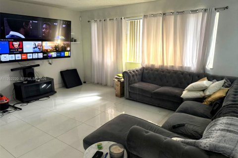 Casa en venta en Pembroke Pines, Florida, 3 dormitorios, 167.5 m2 № 2006582 - foto 5