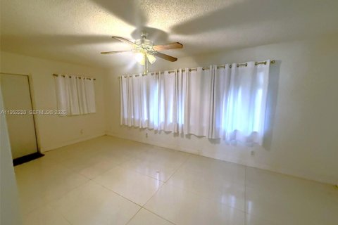 Casa en venta en Pembroke Pines, Florida, 3 dormitorios, 167.5 m2 № 2006582 - foto 10