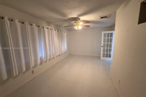 Villa ou maison à vendre à Pembroke Pines, Floride: 3 chambres, 167.5 m2 № 2006582 - photo 12