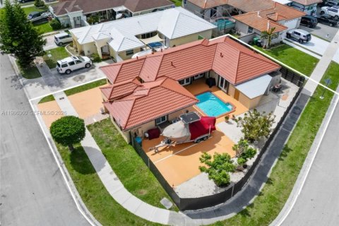 Купить виллу или дом в Майами, Флорида 4 спальни, 202.06м2, № 2051847 - фото 2