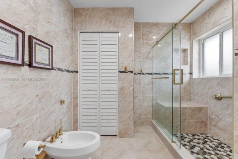 Купить виллу или дом в Майами, Флорида 4 спальни, 202.06м2, № 2051847 - фото 20