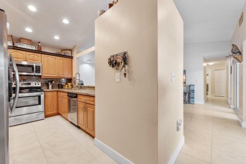 Купить виллу или дом в Майами, Флорида 4 спальни, 202.06м2, № 2051847 - фото 12