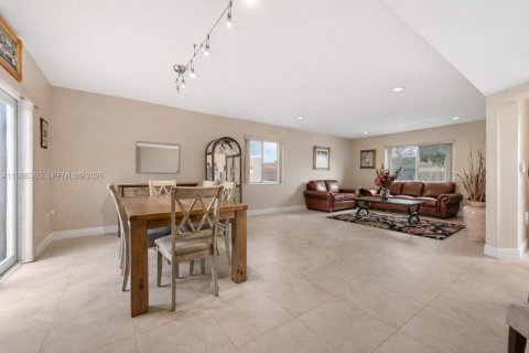 Купить виллу или дом в Майами, Флорида 4 спальни, 202.06м2, № 2051847 - фото 9