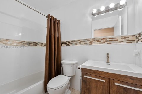 Купить виллу или дом в Майами, Флорида 4 спальни, 202.06м2, № 2051847 - фото 24