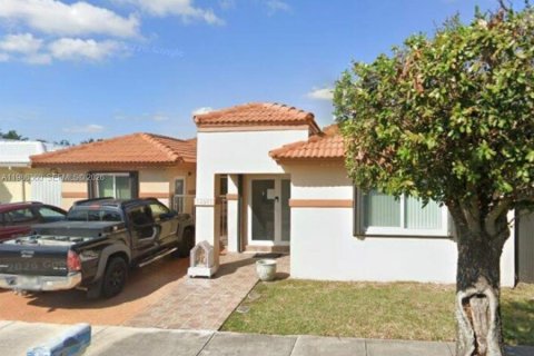 Купить виллу или дом в Майами, Флорида 4 спальни, 202.06м2, № 2051847 - фото 1