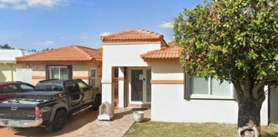 Дом в Майами, Флорида 4 спальни, 202.06м2 № 2051847