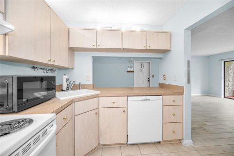 Купить кондоминиум в Тарпон-Спрингс, Флорида 5 комнат, 90.95м2, № 2149178 - фото 7