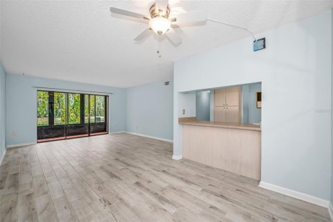 Купить кондоминиум в Тарпон-Спрингс, Флорида 5 комнат, 90.95м2, № 2149178 - фото 3