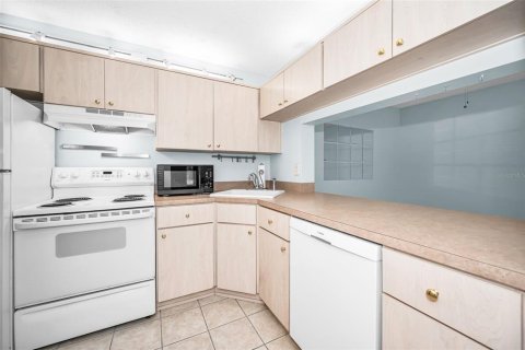 Купить кондоминиум в Тарпон-Спрингс, Флорида 5 комнат, 90.95м2, № 2149178 - фото 6