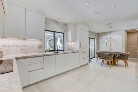 Купить виллу или дом в Саут-Майами, Флорида 4 спальни, 234.49м2, № 2058532 - фото 11