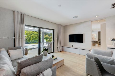 Купить виллу или дом в Саут-Майами, Флорида 4 спальни, 234.49м2, № 2058532 - фото 9