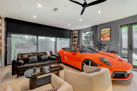 Купить виллу или дом в Саут-Майами, Флорида 4 спальни, 234.49м2, № 2058532 - фото 24