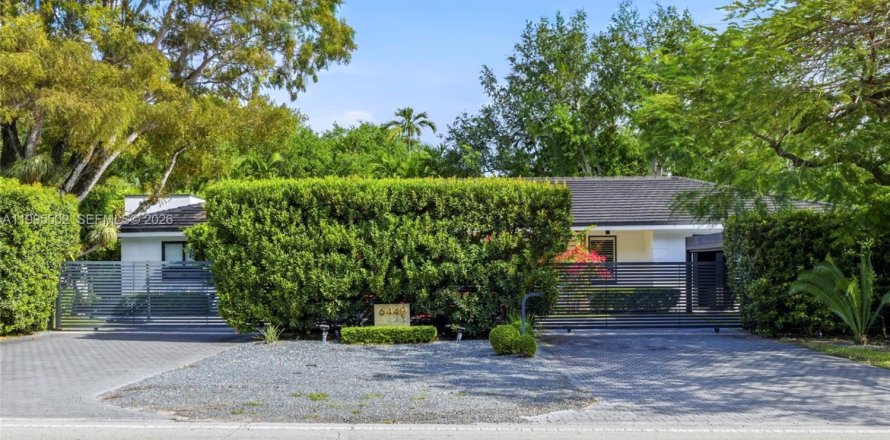 Дом в Саут-Майами, Флорида 4 спальни, 234.49м2 № 2058532