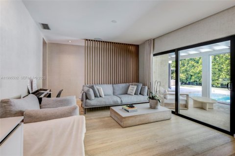 Купить виллу или дом в Саут-Майами, Флорида 4 спальни, 234.49м2, № 2058532 - фото 10