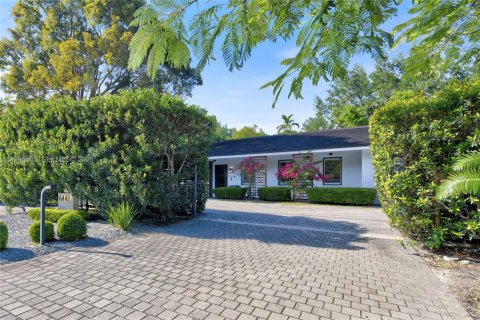 Купить виллу или дом в Саут-Майами, Флорида 4 спальни, 234.49м2, № 2058532 - фото 2