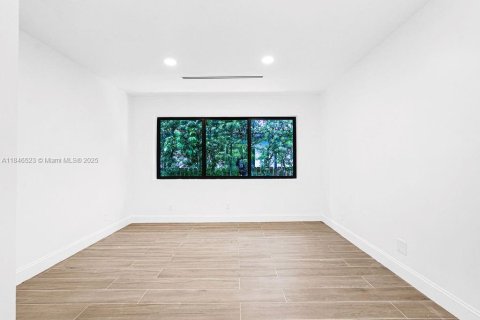 Casa en venta en Miami Shores, Florida, 4 dormitorios, 279.45 m2 № 1844128 - foto 11