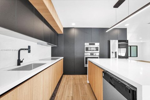 Casa en venta en Miami Shores, Florida, 4 dormitorios, 279.45 m2 № 1844128 - foto 3