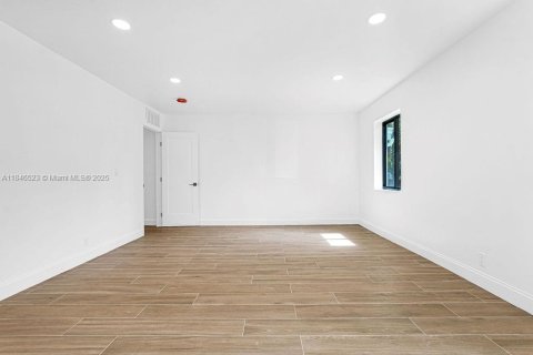 Casa en venta en Miami Shores, Florida, 4 dormitorios, 279.45 m2 № 1844128 - foto 24