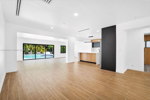 Casa en venta en Miami Shores, Florida, 4 dormitorios, 279.45 m2 № 1844128 - foto 8