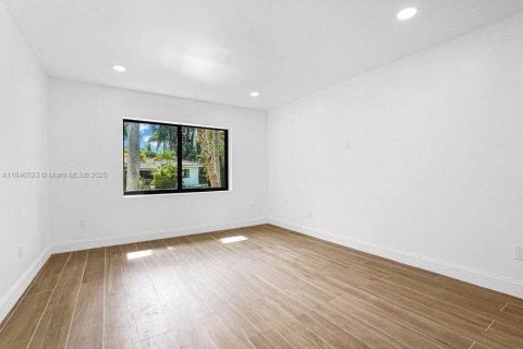 Casa en venta en Miami Shores, Florida, 4 dormitorios, 279.45 m2 № 1844128 - foto 29