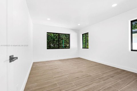 Casa en venta en Miami Shores, Florida, 4 dormitorios, 279.45 m2 № 1844128 - foto 17