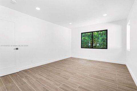 Casa en venta en Miami Shores, Florida, 4 dormitorios, 279.45 m2 № 1844128 - foto 18