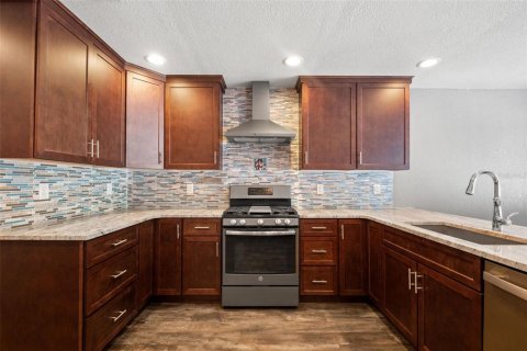 Villa ou maison à vendre à New Port Richey, Floride: 2 chambres, 131.92 m2 № 2436899 - photo 15