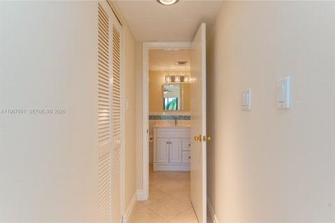 Снять в аренду кондоминиум в Дания-Бич, Флорида 2 спальни, 104.61м2, № 2051832 - фото 10