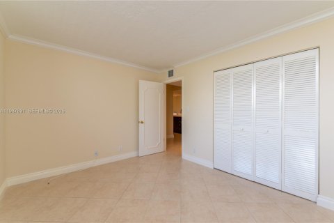 Снять в аренду кондоминиум в Дания-Бич, Флорида 2 спальни, 104.61м2, № 2051832 - фото 3