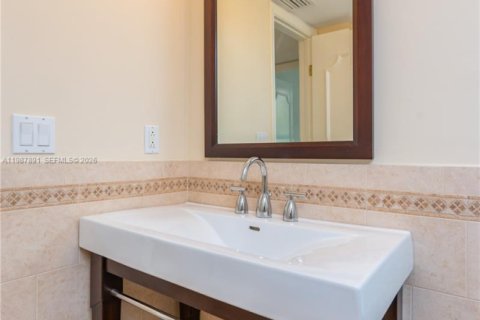 Снять в аренду кондоминиум в Дания-Бич, Флорида 2 спальни, 104.61м2, № 2051832 - фото 4